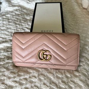 Good condition Gucci Marmot light pink wallet w/ box
